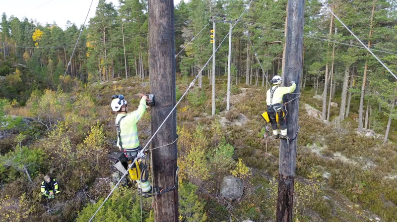 Line workers from Omexom installing sensors on utility poles at Glitre Nett