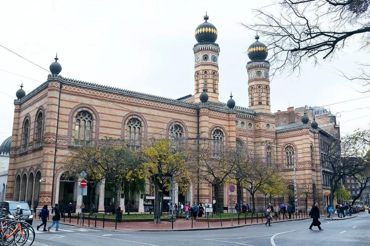 Viaje na Arquitetura de Budapeste | Sinagoga da Rua Dohány