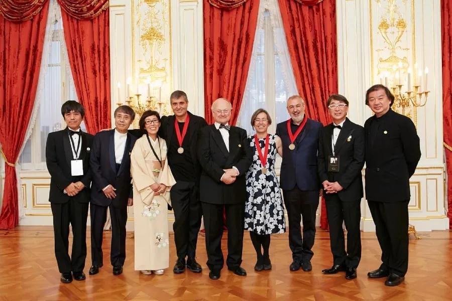 Grupo de laureados do Prêmio Pritzker reunidos em 2017, entre eles Tadao Ando, Kazuyo Sejima, Ryue Nishizawa, Glenn Murcutt, Toyo Ito, Shigeru Ban e os três sócios do RCR