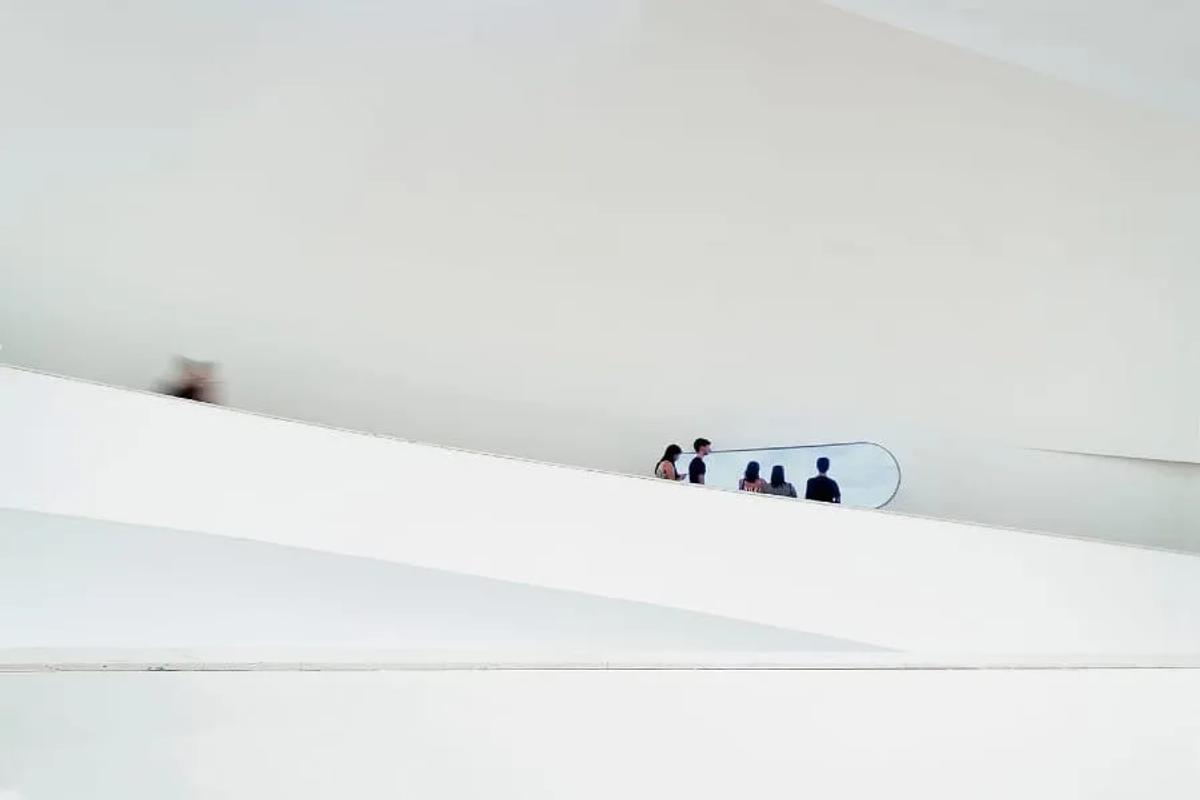 Alvaro Siza orquestra, como poucos, a experiência do visitante em suas obras.