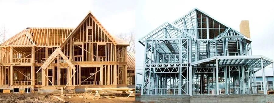 Wood frame e steel frame lado a lado Duas casas em construção lado a lado, uma com estrutura de madeira e outra com estrutura de perfis de aço