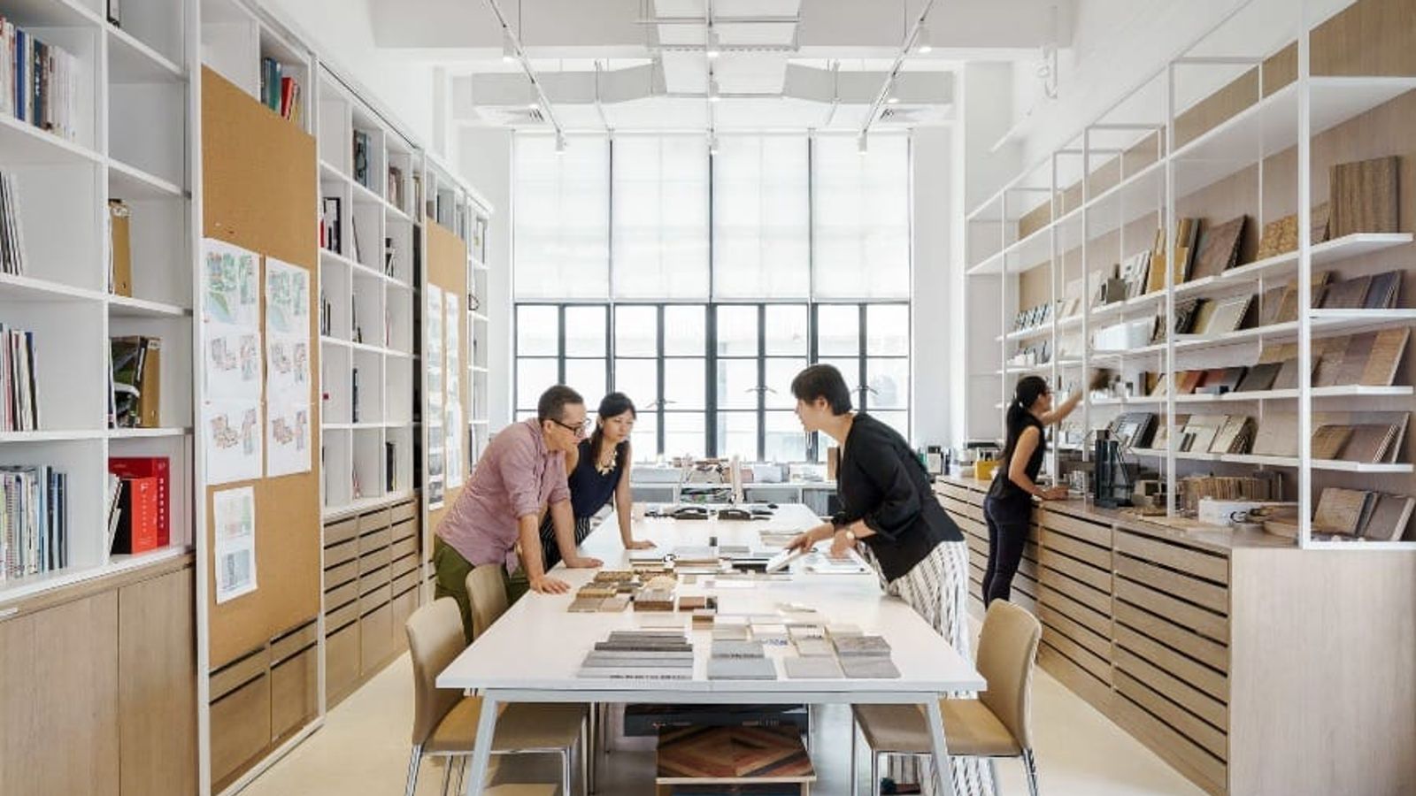 Arquitetos conversando sobre Concursos Acadêmicos de Arquitetura