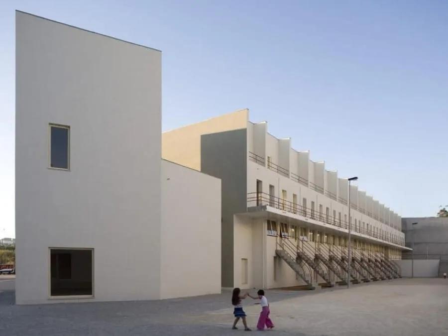 Blocos em fita do conjunto habitacional da Bouça, no Porto, de Álvaro Siza