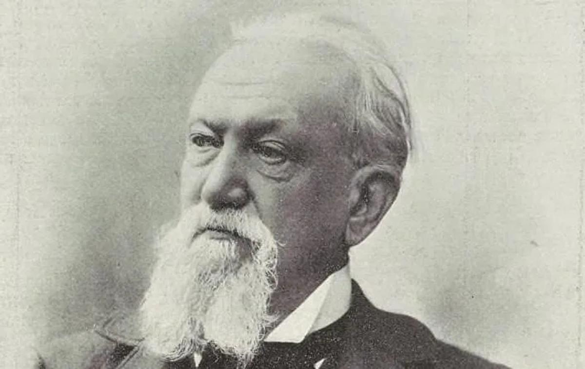 Restaurador Camillo Boito.