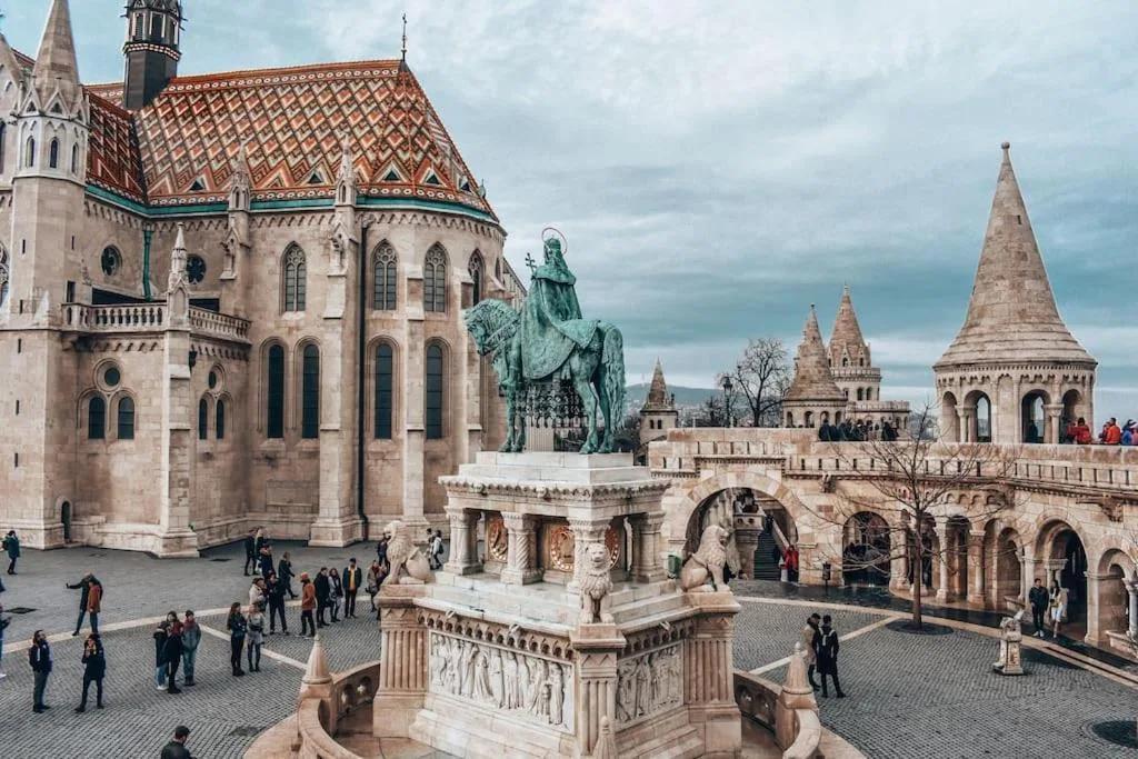 Viaje na arquitetura de Budapeste, na Hungria.