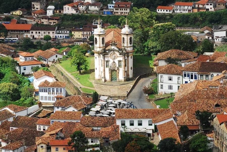 Igreja de São Francisco de Assis vista do alto Vista do alto de Ouro Preto com a Igreja de São Francisco de Assis entre o casario