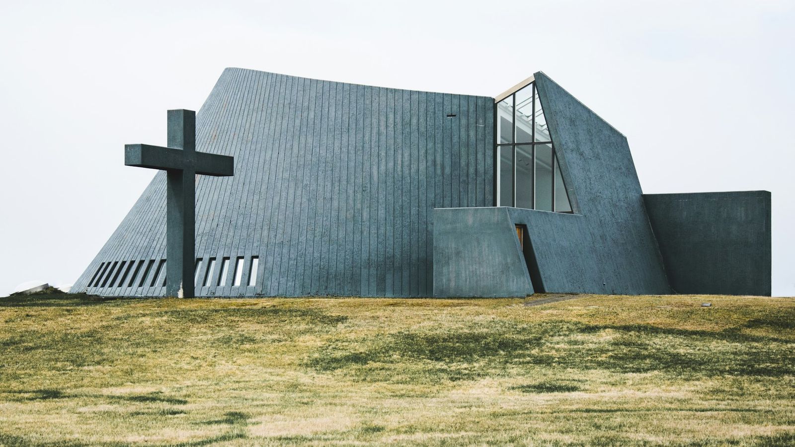 Blonduós Church, Islandia. Foto de Job Savelsberg / Unsplash.