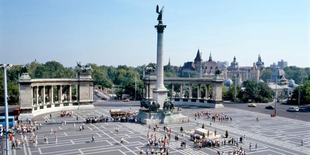 Viaje na Arquitetura de Budapeste | Praça dos Heróis