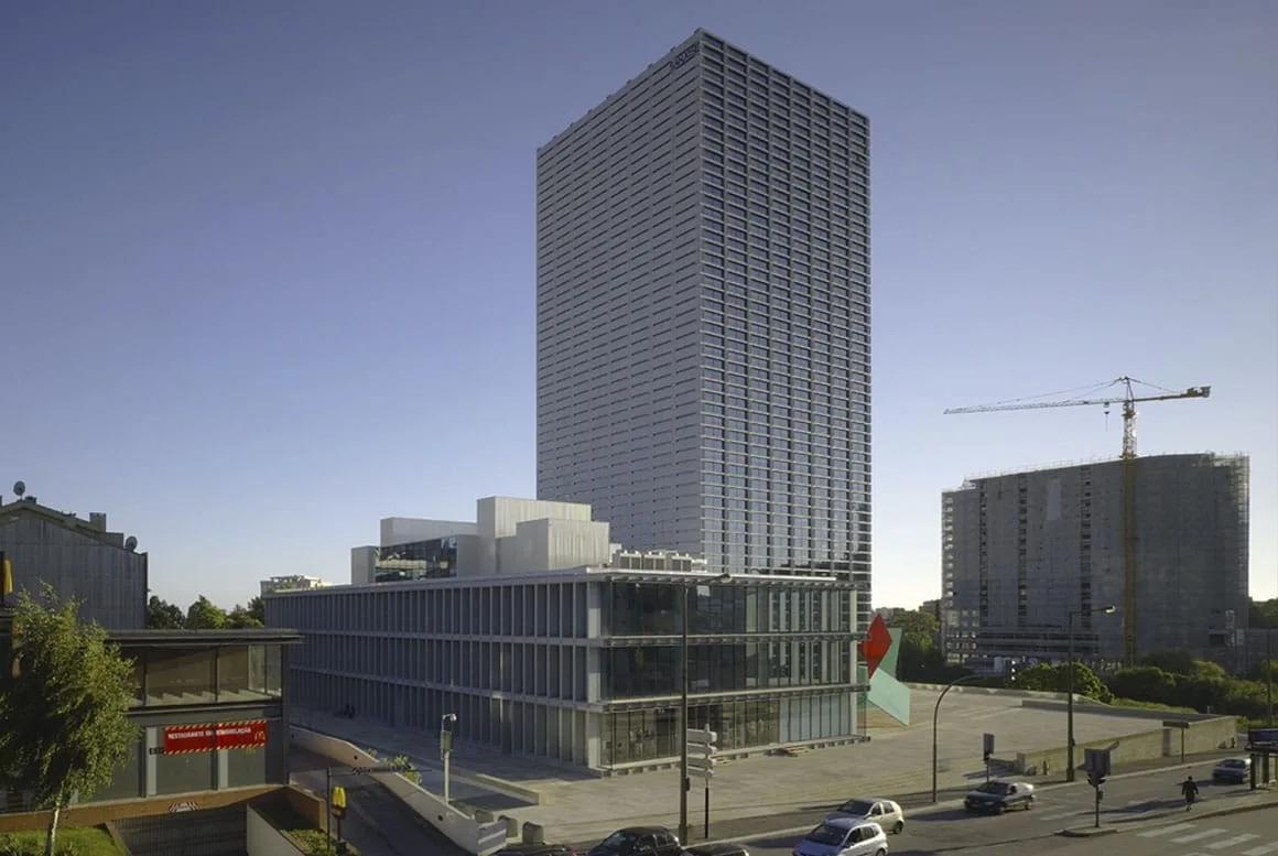 Torre Burgo, Porto Torre Burgo, edifício alto de escritórios na Avenida da Boavista, no Porto