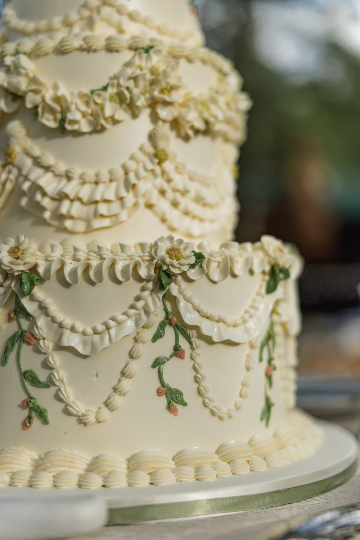 Detail of the piped vintage style wedding cake at a mountain ranch among the aspens