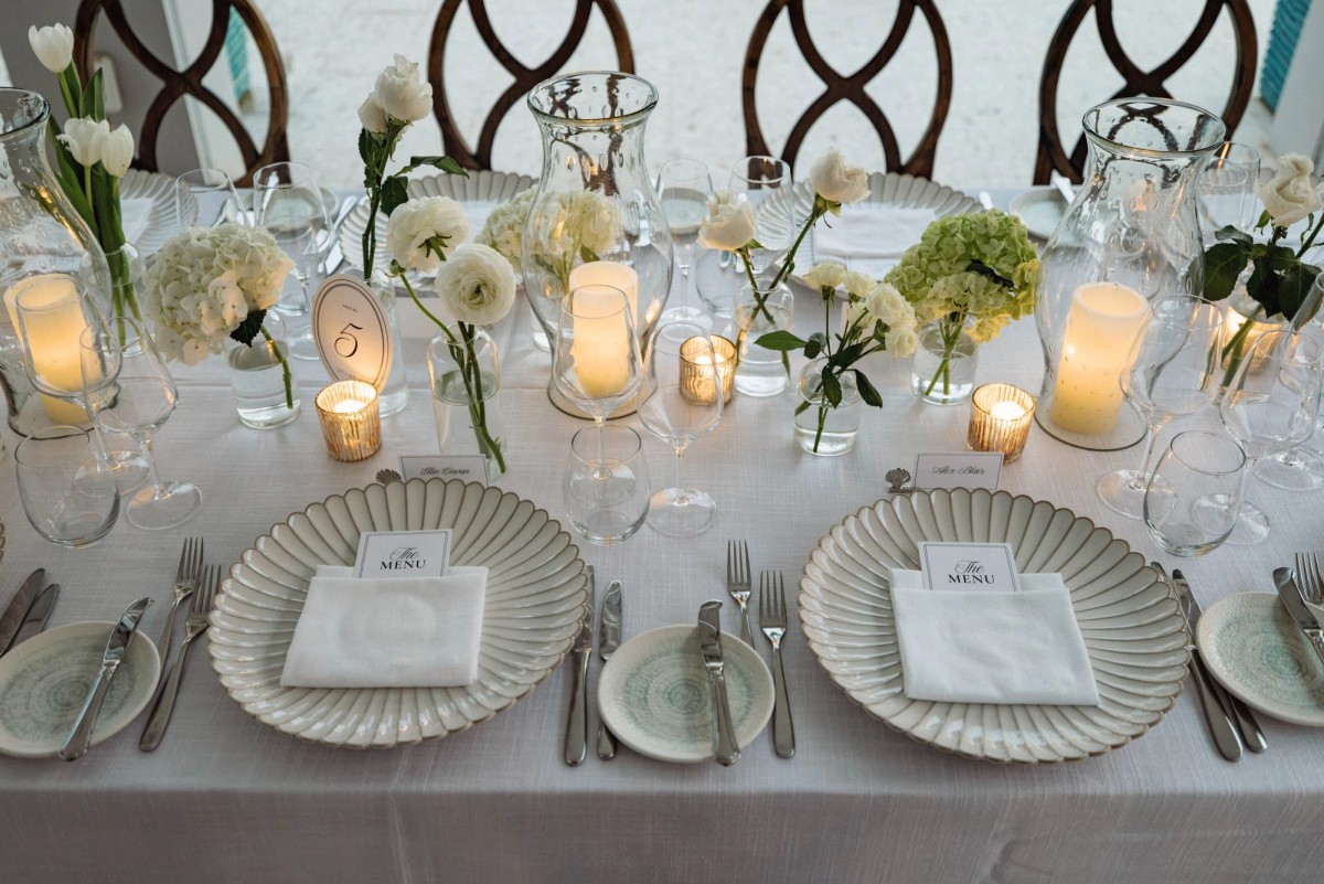 Candlelit reception table with white tulips and hydrangeas at Rosewood Bermuda