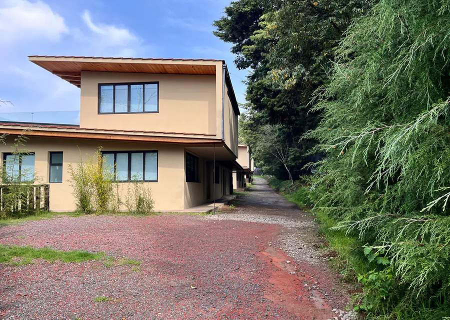 Villas Norte exterior beside a tree-lined driveway