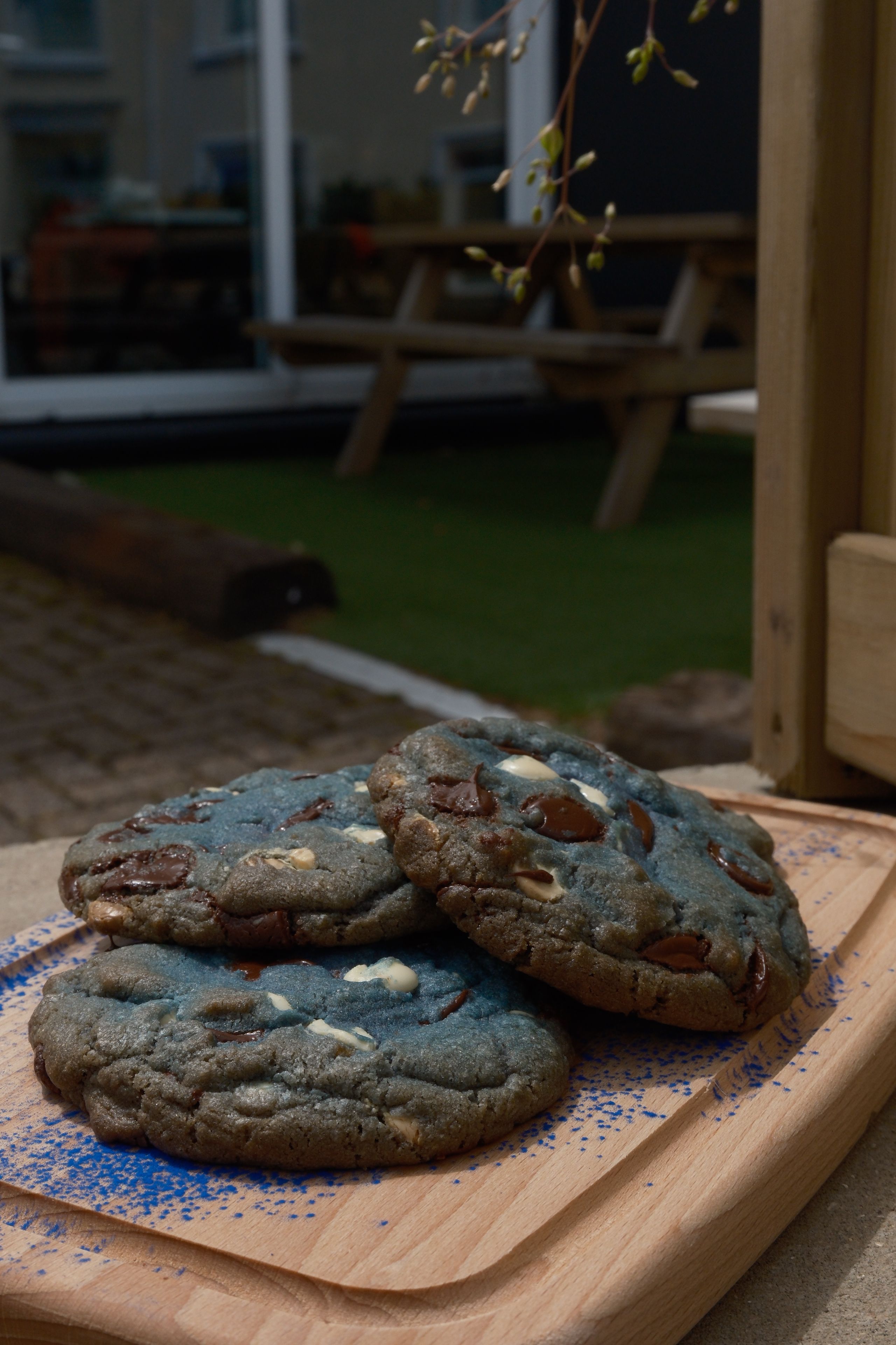 A blue cookie monster cookie