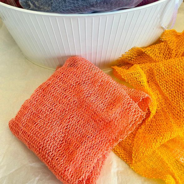 The Sapo Exfoliating Net is designed to gently remove dead skin cells and promote smooth, refreshed skin. Made from durable, soft materials, this exfoliating net works with your favorite body wash or soap to create a rich lather while improving circulation and leaving your skin feeling clean and rejuvenated. Suitable for all skin types, the Sapo Exfoliating Net is easy to use in the shower or bath and helps maintain healthy, glowing skin with regular use. Its compact and lightweight design makes it perfect for everyday use or travel. Gentle exfoliation for all skin types Durable and long-lasting material Creates rich lather with soap or body wash Helps remove dead skin cells and promote smooth skin Lightweight and easy to use, perfect for home or travel