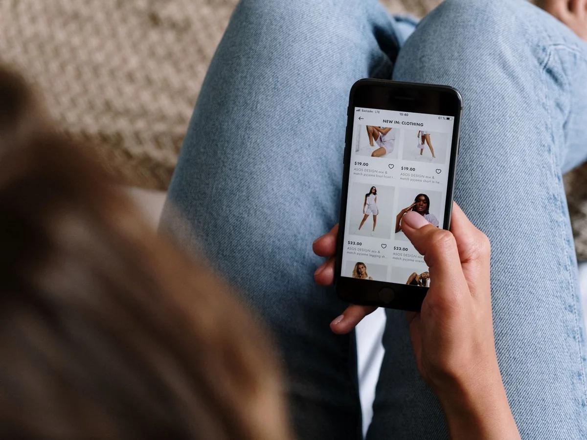 Kleding online verkopen via een smartphone