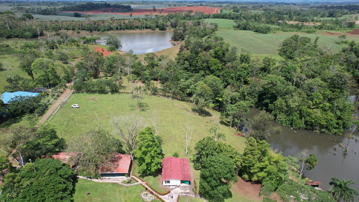 Luxury Lakefront Estate in Cutris: Volcano Views & Nature Sanctuary.