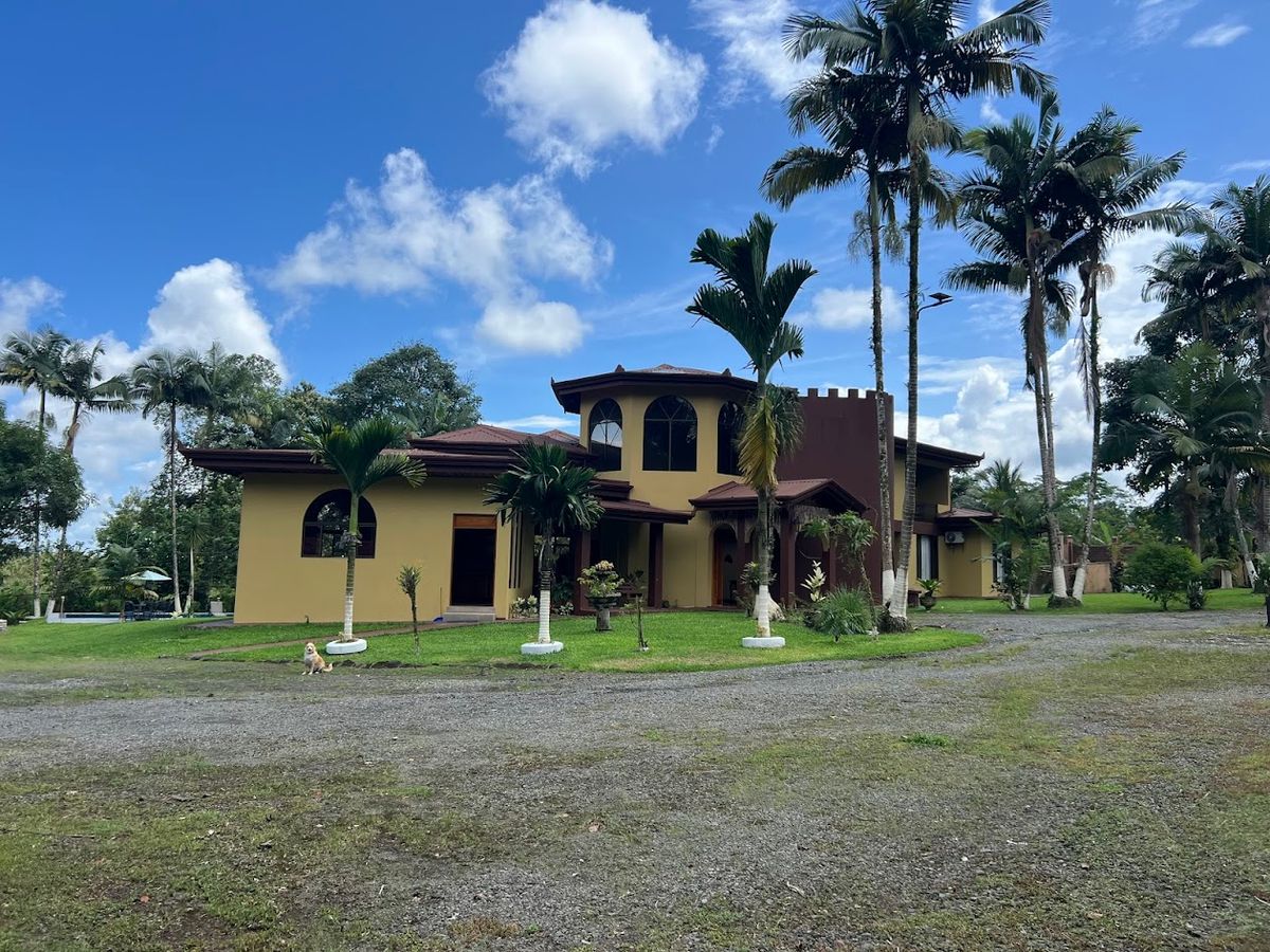 Luxury Estate in Zeta Trece, La Fortuna: Arenal Volcano Views