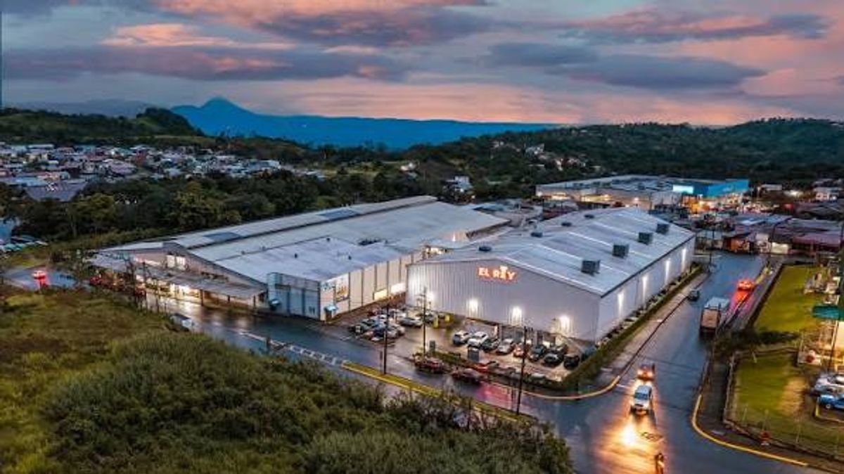 Locales comerciales en Plaza San Carlos: Propiedades de uso comercial