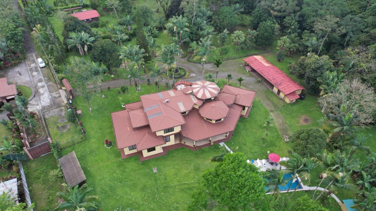 Luxury Estate in Zeta Trece, La Fortuna: Arenal Volcano Views