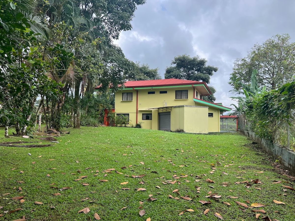 House with Large Garden and Arenal Volcano View in La Fortuna