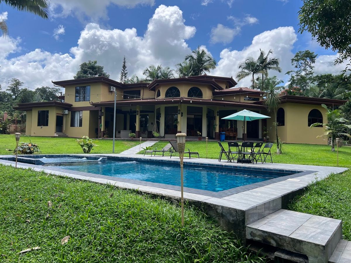 Luxury Estate in Zeta Trece, La Fortuna: Arenal Volcano Views
