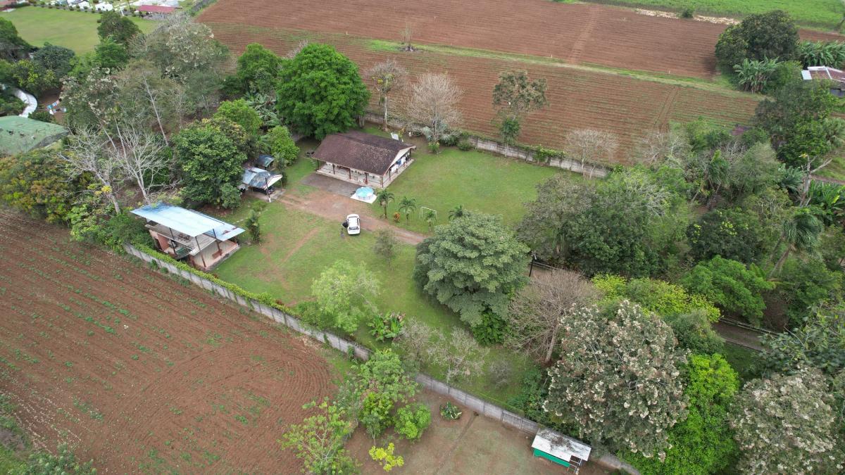Quinta con Vista al Volcán en La Fortuna: Ideal para Airbnb