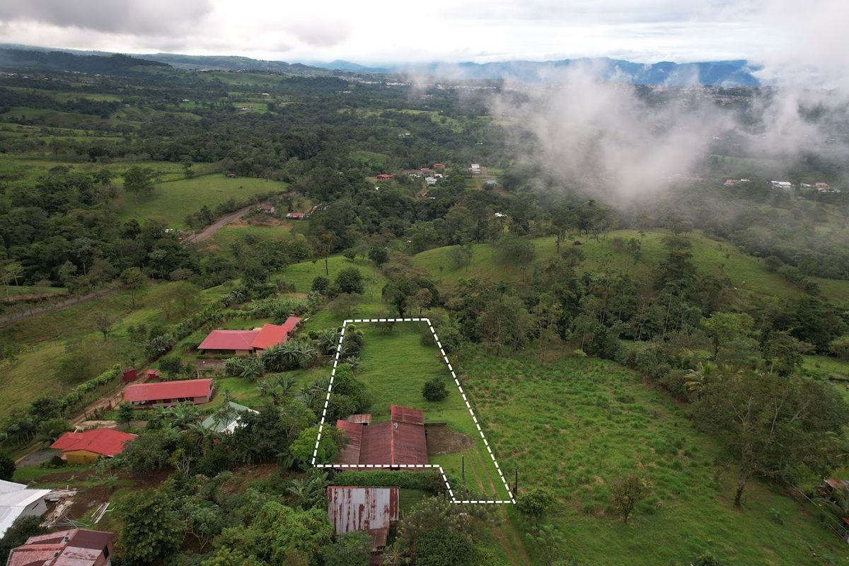 Home with Large Lot for Sale in La Tesalia | San Carlos