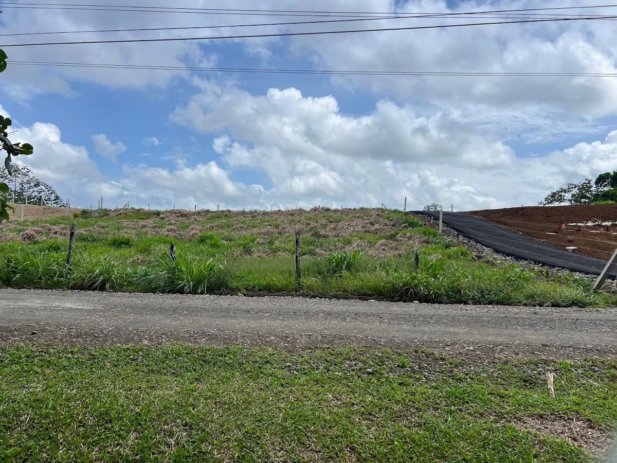 Lote de 588 metros cuadrados en Puente Casa: Privado y Seguro