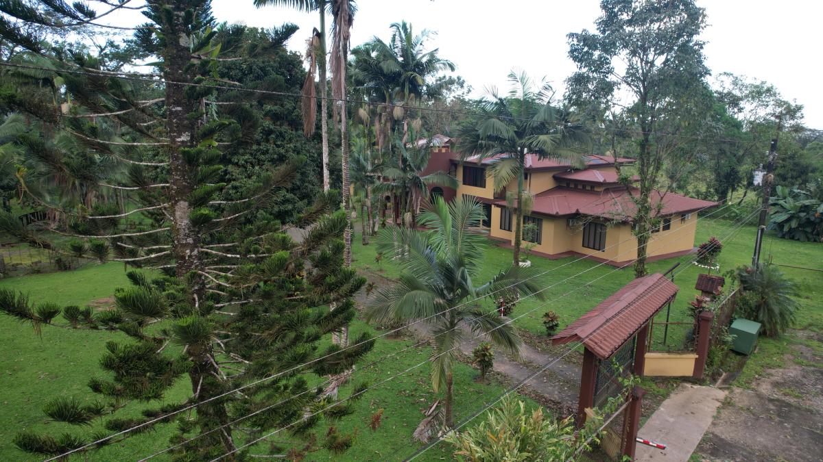 Luxury Estate in Zeta Trece, La Fortuna: Arenal Volcano Views