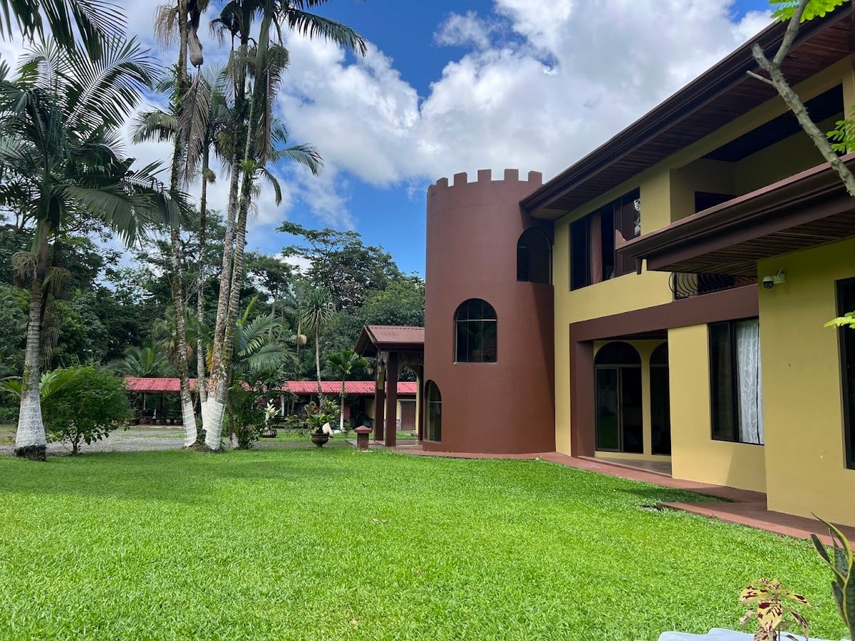 Luxury Estate in Zeta Trece, La Fortuna: Arenal Volcano Views