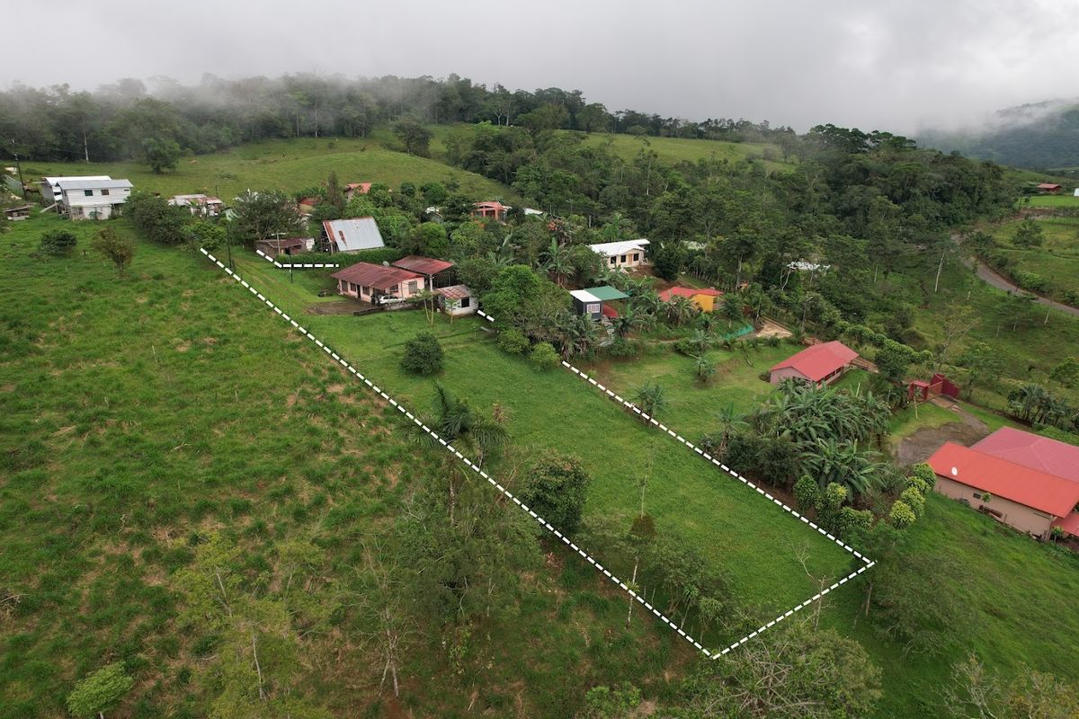 Home with Large Lot for Sale in La Tesalia | San Carlos