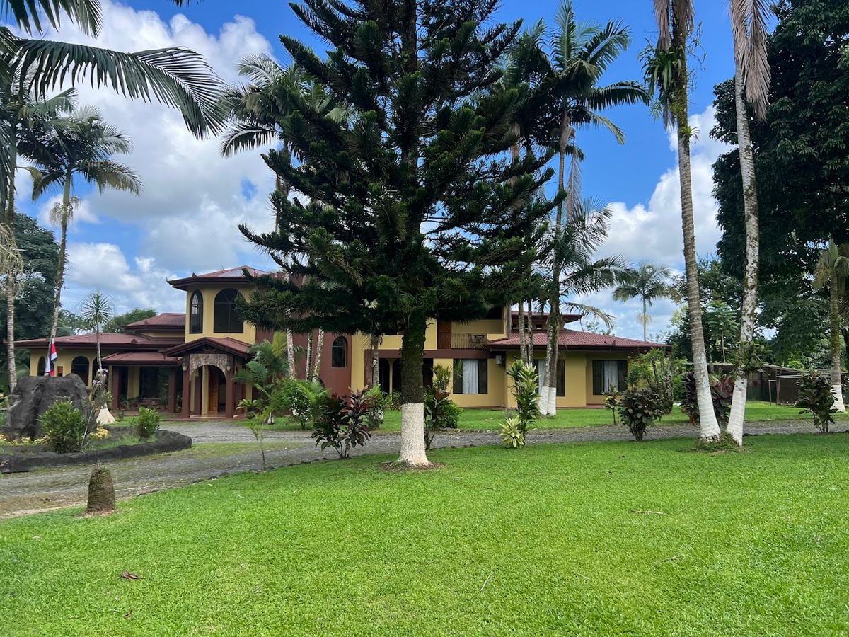 Luxury Estate in Zeta Trece, La Fortuna: Arenal Volcano Views