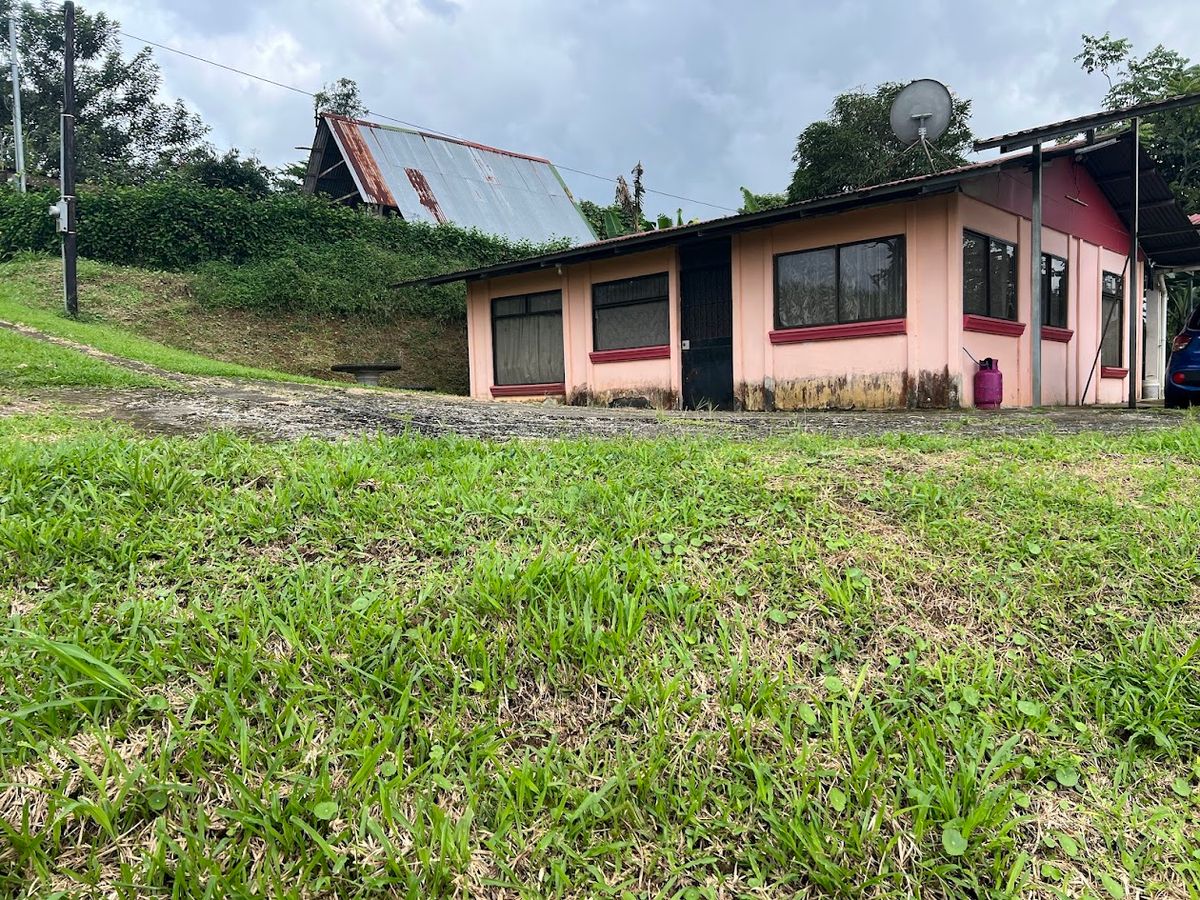 Home with Large Lot for Sale in La Tesalia | San Carlos