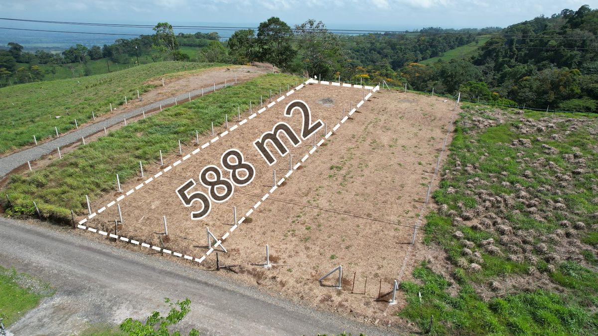 Lote de 588 metros cuadrados en Puente Casa: Privado y Seguro