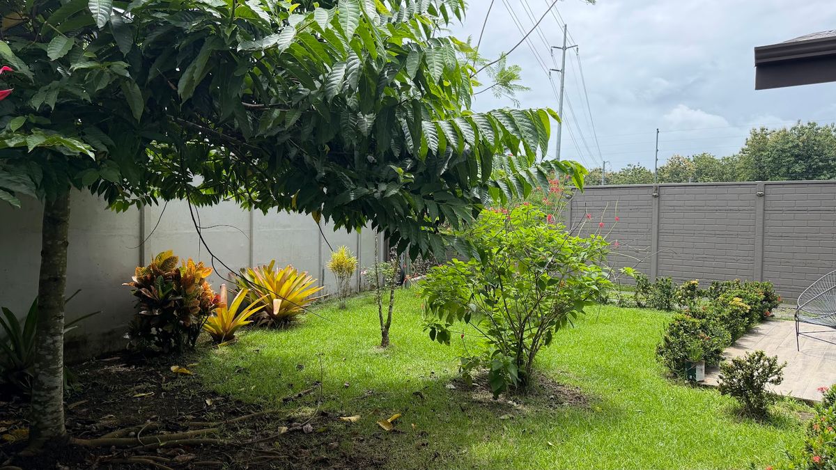 Casa Vacacional con Piscina en Los Ángeles de La Fortuna: Inversión