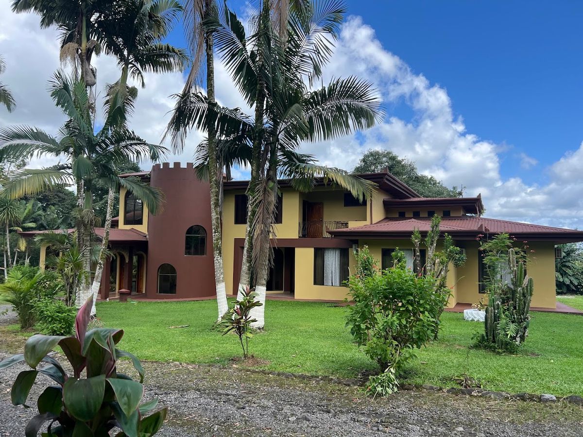 Luxury Estate in Zeta Trece, La Fortuna: Arenal Volcano Views