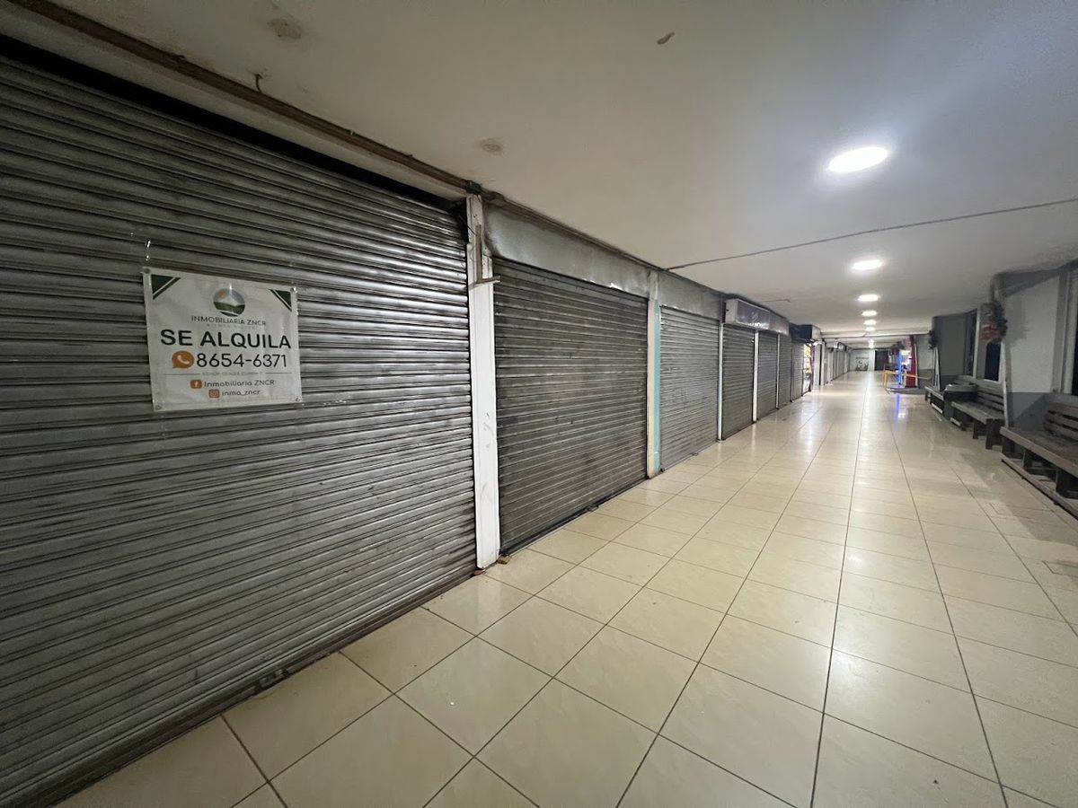 Locales comerciales en Plaza San Carlos: Propiedades de uso comercial