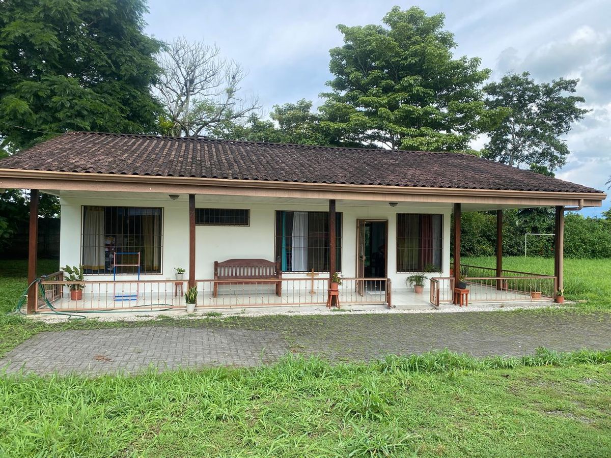 Quinta con Vista al Volcán en La Fortuna: Ideal para Airbnb