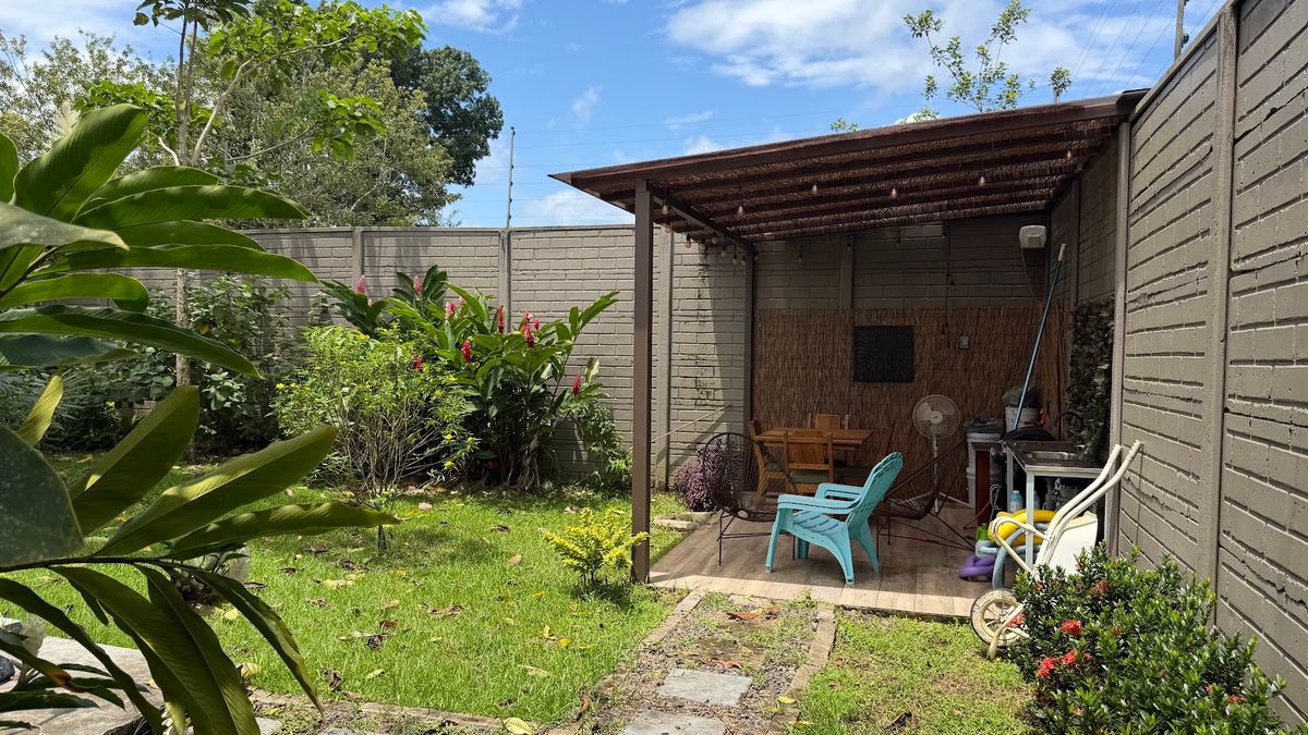 Casa Vacacional con Piscina en Los Ángeles de La Fortuna: Inversión