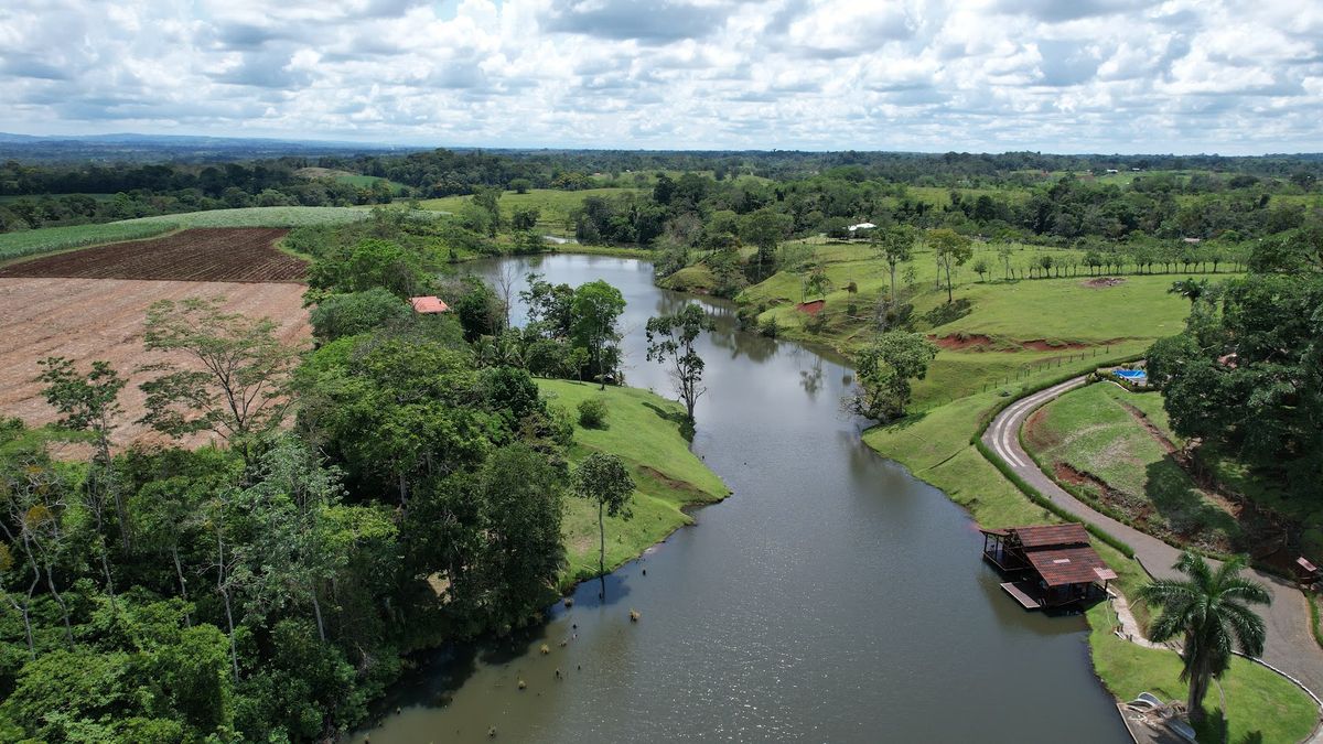 Luxury Lakefront Estate in Cutris: Volcano Views & Nature Sanctuary.