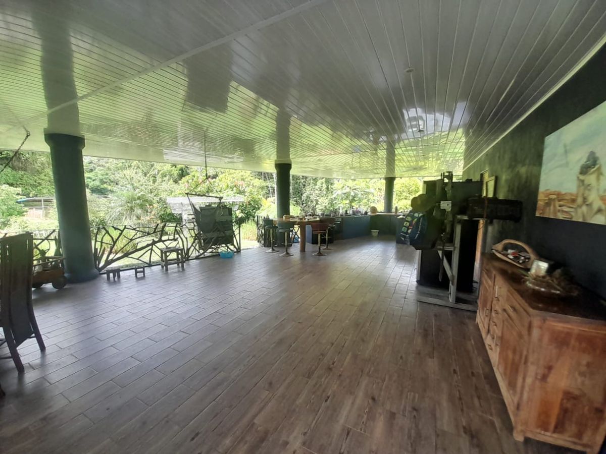 Quinta de 1 Hectárea con Piscina en Venta en Puerto Viejo de Limón