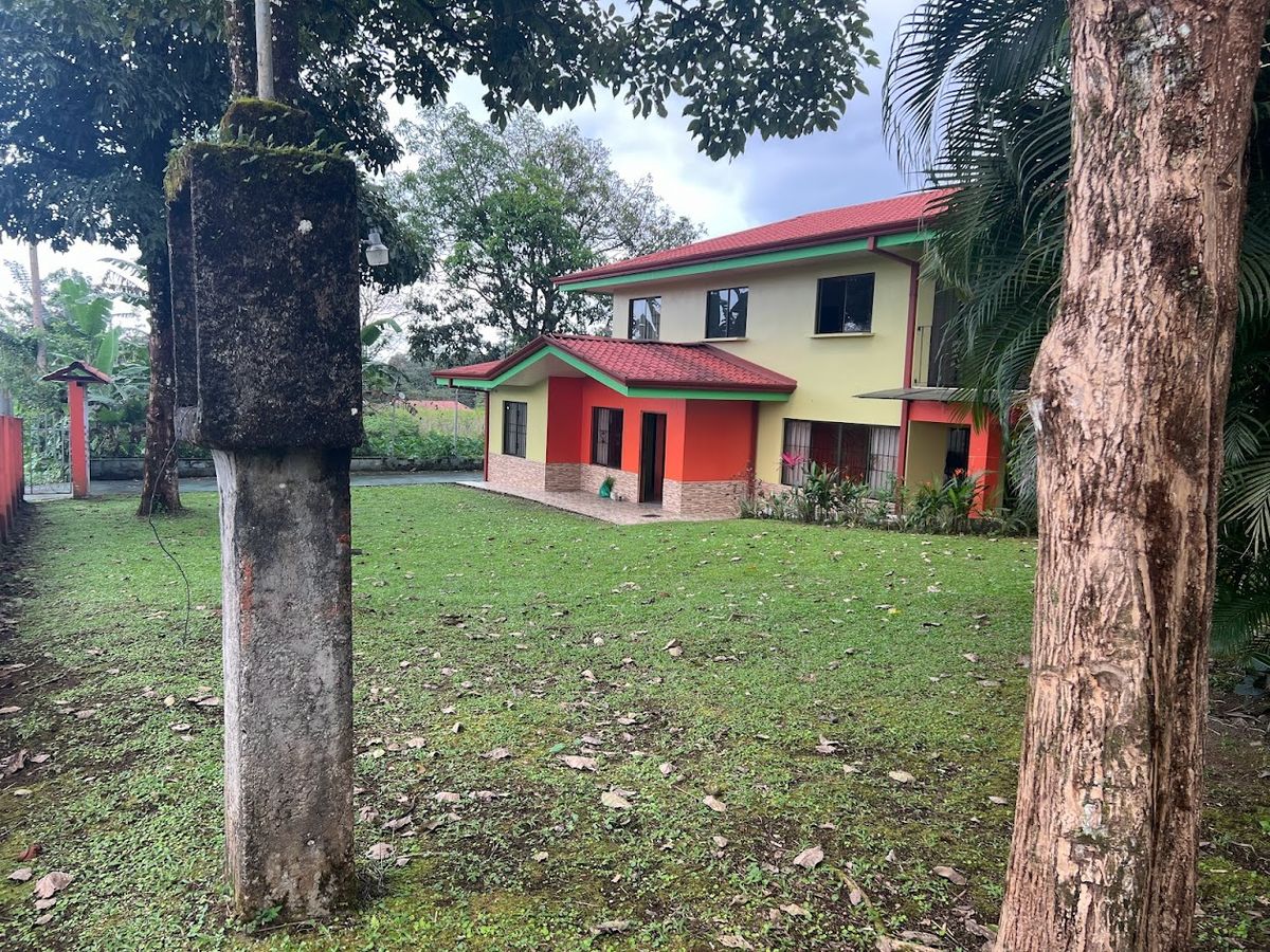 House with Large Garden and Arenal Volcano View in La Fortuna