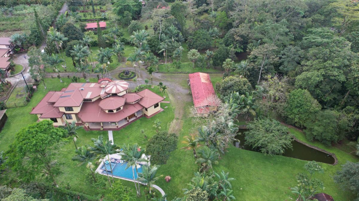 Luxury Estate in Zeta Trece, La Fortuna: Arenal Volcano Views
