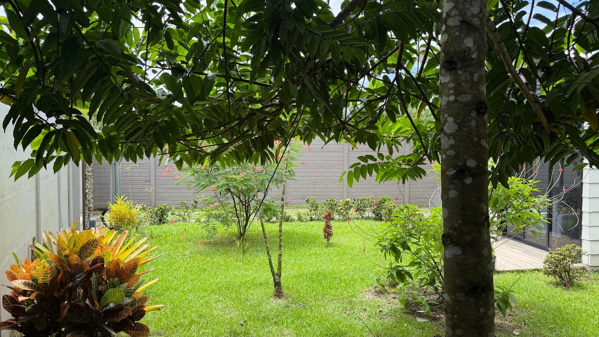 Casa Vacacional con Piscina en Los Ángeles de La Fortuna: Inversión