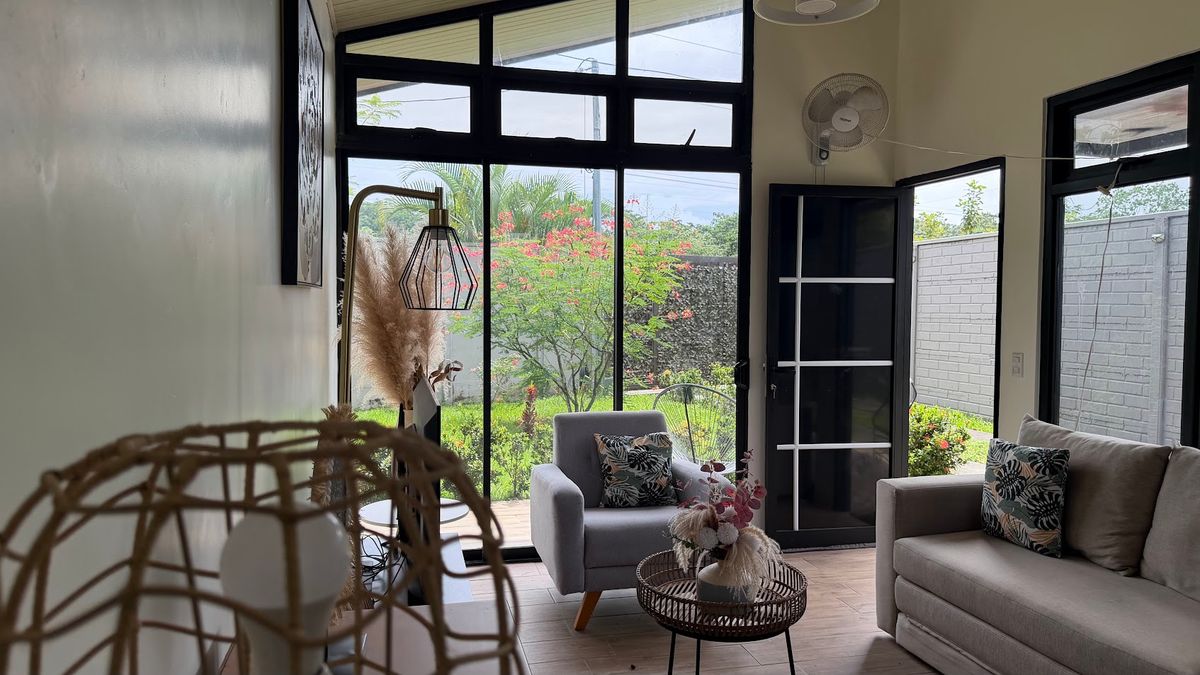 Casa Vacacional con Piscina en Los Ángeles de La Fortuna: Inversión