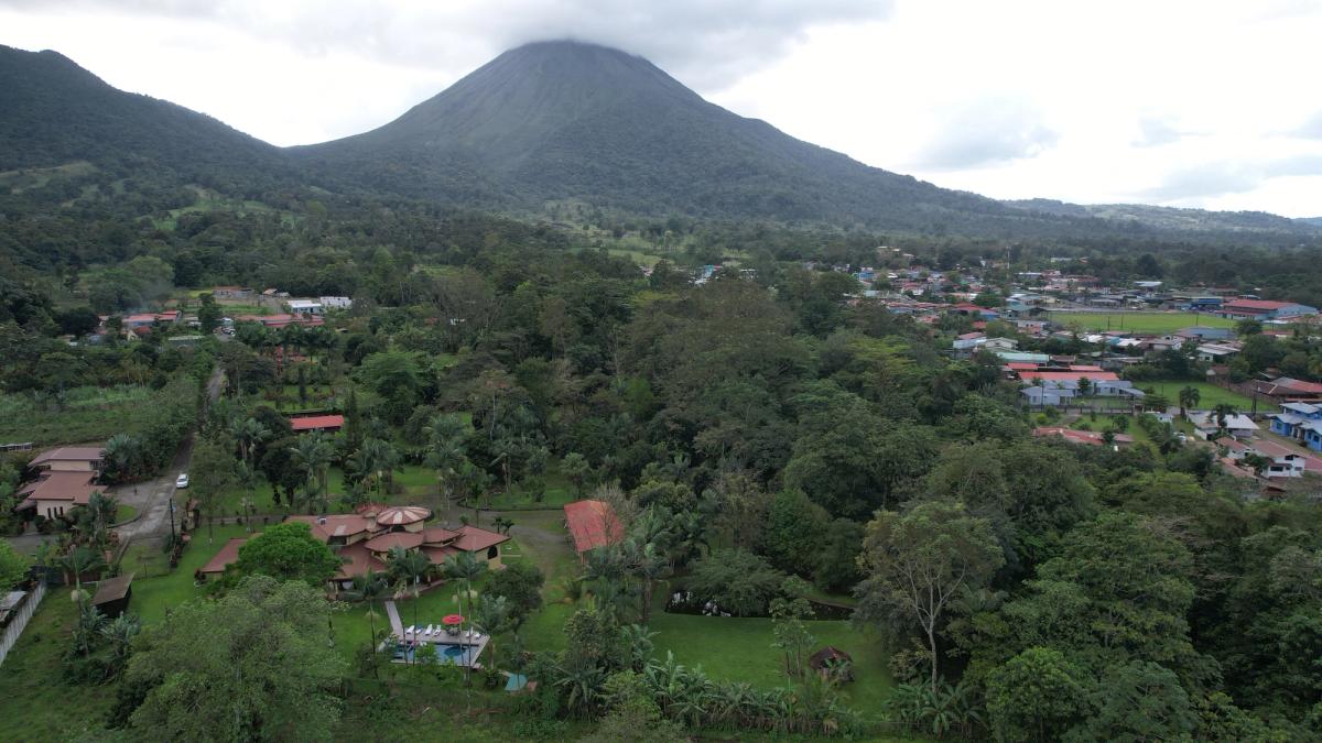 Luxury Estate in Zeta Trece, La Fortuna: Arenal Volcano Views