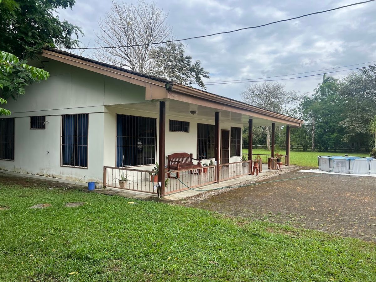 Quinta con Vista al Volcán en La Fortuna: Ideal para Airbnb