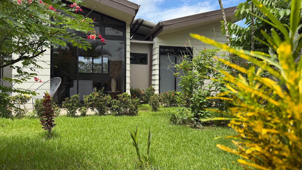 Casa Vacacional con Piscina en Los Ángeles de La Fortuna: Inversión