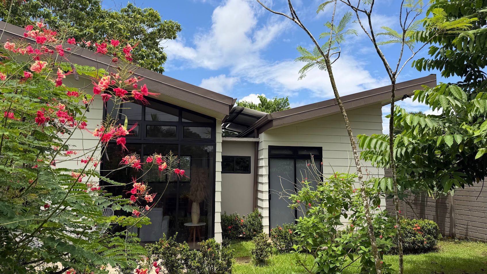 Vacation Home with Pool in Los Angeles, La Fortuna: Airbnb Ready