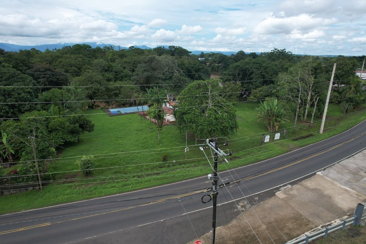 Terreno Comercial en Muelle de San Carlos: Gran Frente y Plusvalía